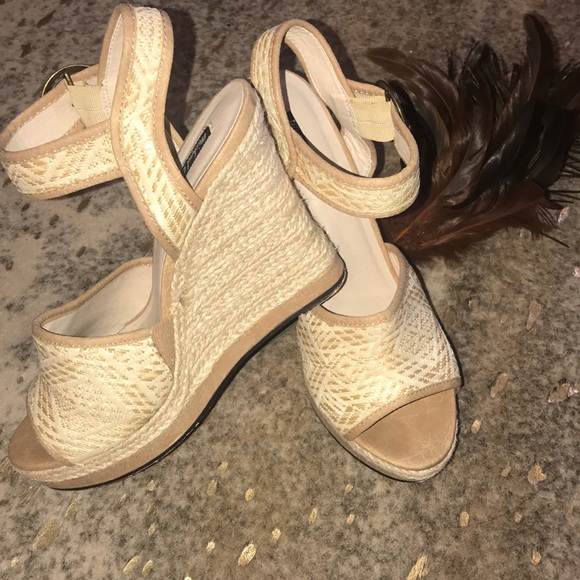 Women’s Sz 8.5 Michael Antonio Wedges - Picture 4 of 4